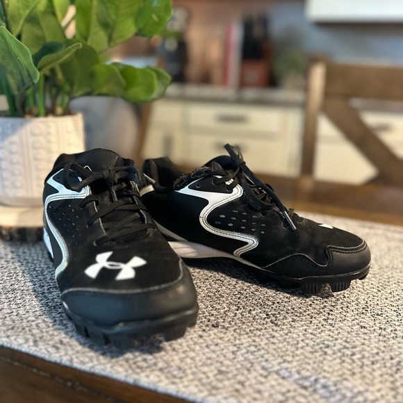 Under Armour Youth Boys Baseball Cleats in Size 2.5Y - Picture 3 of 6